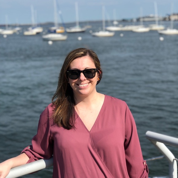 Meet your Posher, Amanda - Picture 2 of 3